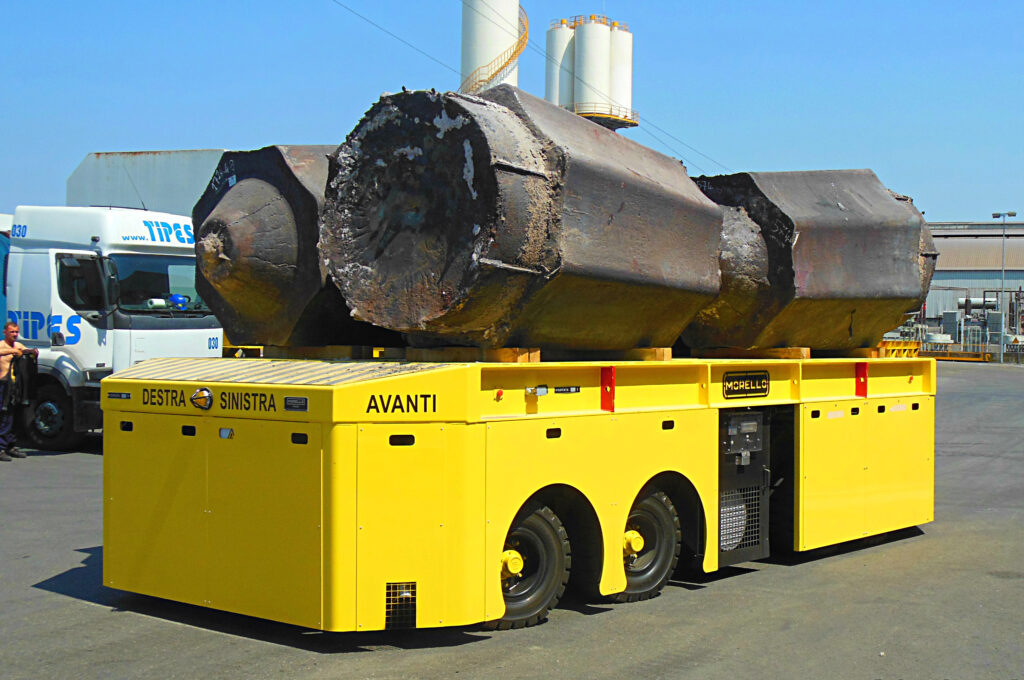 Véhicule automatisé pour le transport de bobines d'acier